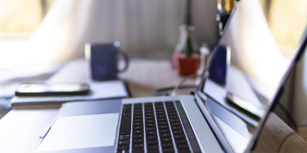 laptop-g4b9bdac55_1280