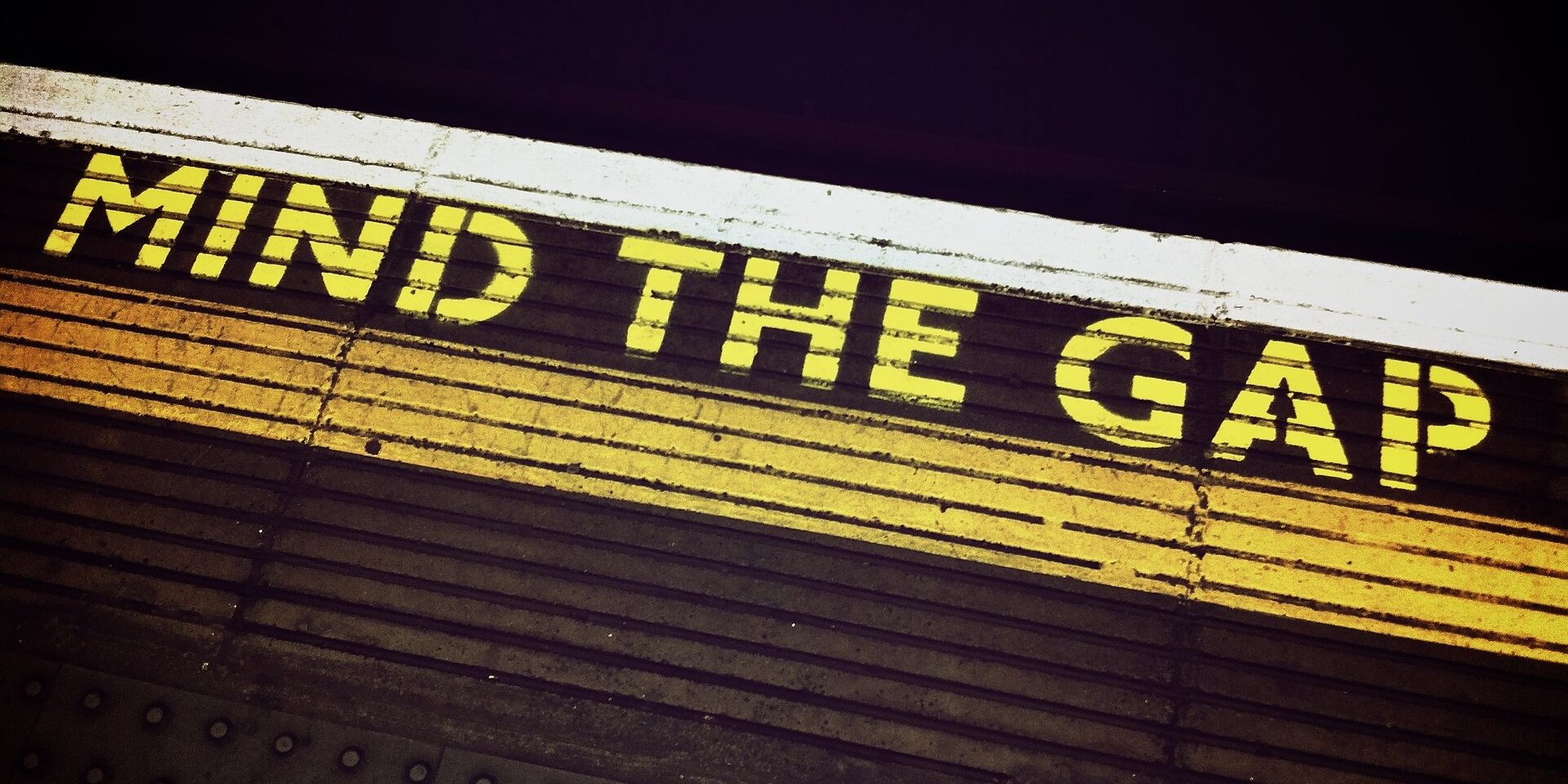 mind-the-gap-1876790_1920