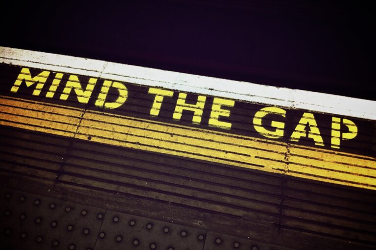 mind-the-gap-1876790_1920